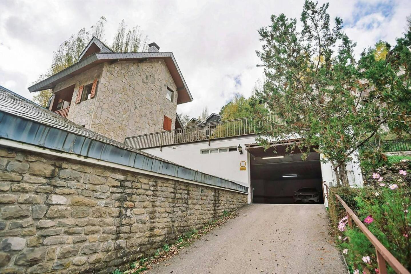 Апартаменты La Casita Del Arbol Сальент-де-Гальего Экстерьер фото
